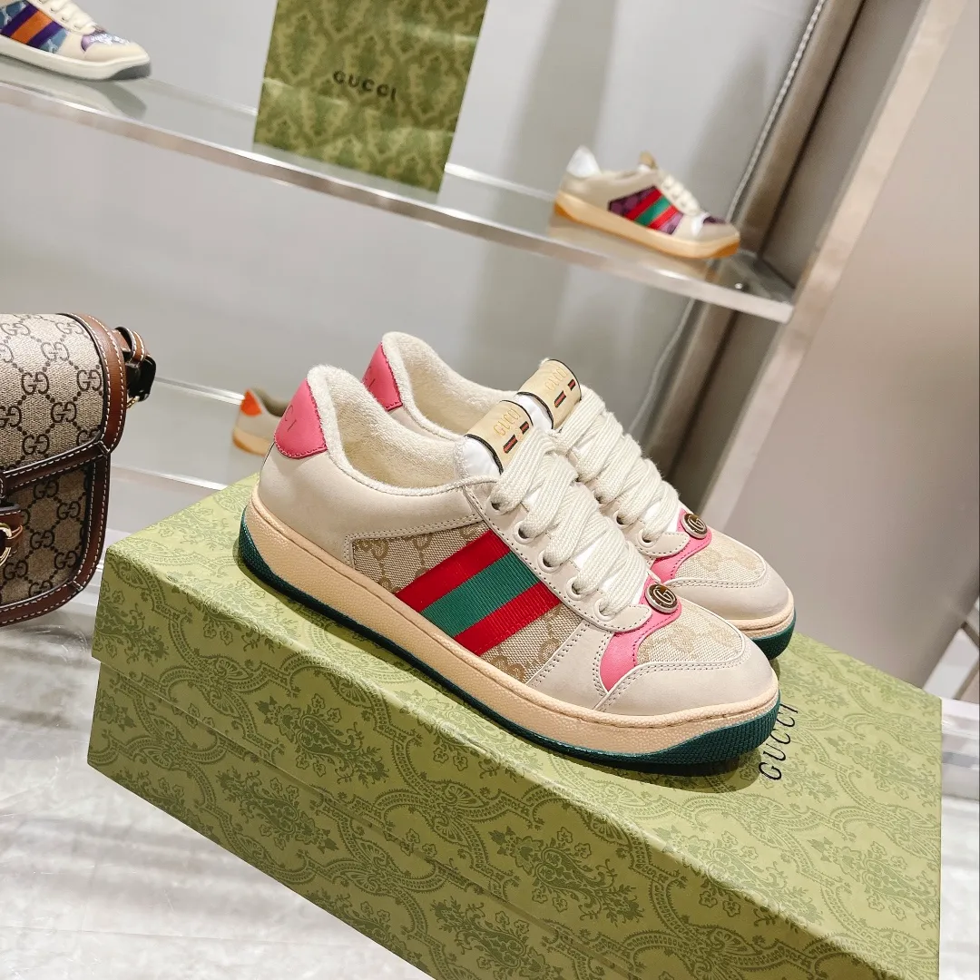 👟👟Ex-factory price 480👟👟 GUCCI’s first generation of dirty shoes was born, adding a star to the luxury world Trendy brands, alternative, magical, retro, etc. are integrated into one. The contrasting colors of cowhide fabrics stimulate the vision. Various combinations and various techniques. ✍ Among them, the Gucci logo pattern is interspersed with design, which is vivid. The cowhide punching process is retro and old, and the logo element of trendy men and trendy women. Original original and correct lining, imported fiber towels, more comfortable, shoe packaging technology increases comfort, beautiful on the outside, more beautiful on the inside, spiritual design 🌼The feet are made of beige matte cowhide, with contrasting distressed fabrics, skillful workmanship, overall color balance, imported pure T👟👟Ex-factory price U sole, no impurities, clear texture, orderly arrangement, wear-resistant and non-slip. Couple model: 34-45
